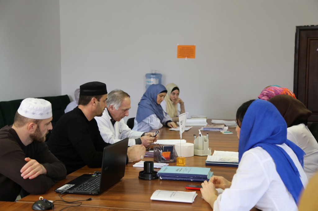 В медицинском колледже имени Башларова прошло собрание кураторов, на повестку дня были вынесены вопросы о подведении итогов учебного месяца