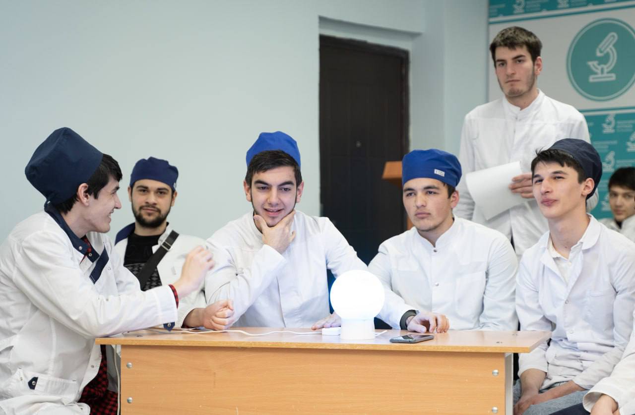 13 февраля в Медицинском колледже им.Башларова прошел брейн-ринг «32» ко Дню Стоматолога