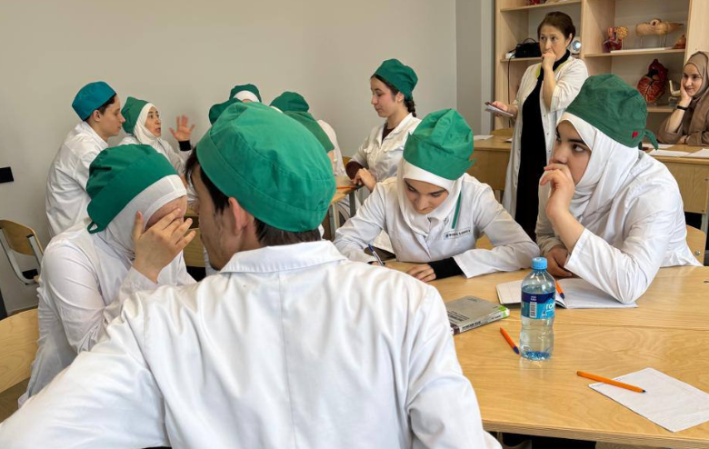 Брейн ринг «Лингва Латина» среди студентов отделения Лечебное дело провела преподаватель латинского языка Рамазанова Айшат Абакаровна.