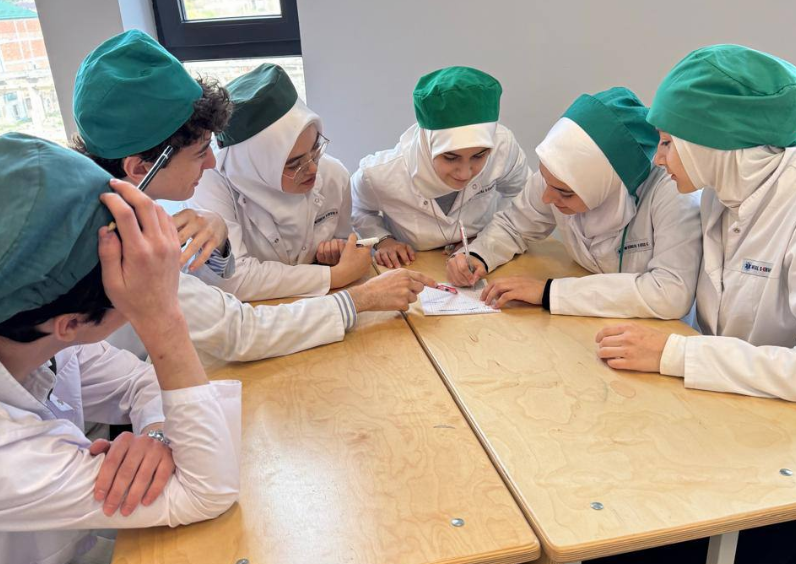 Брейн ринг «Лингва Латина» среди студентов отделения Лечебное дело провела преподаватель латинского языка Рамазанова Айшат Абакаровна.