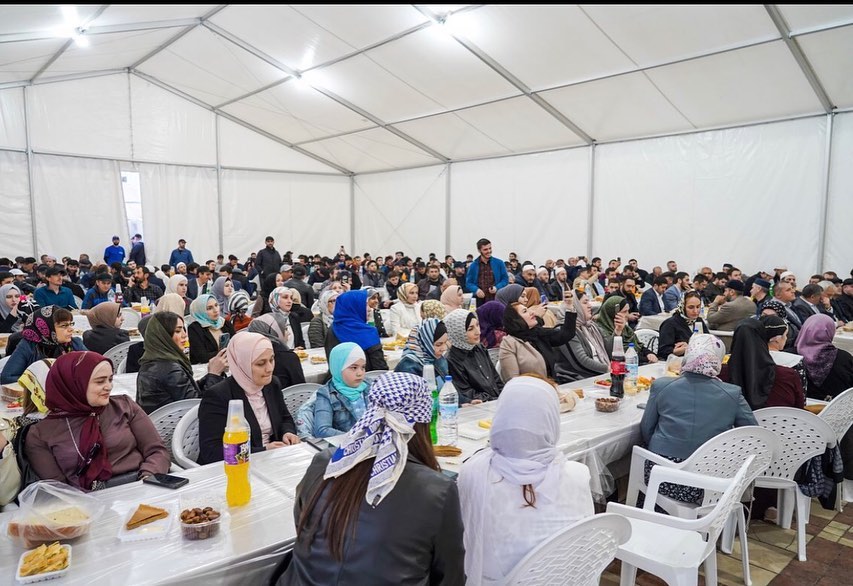 Директор МК им. Башларова  приняла участие в коллективном ифтаре.