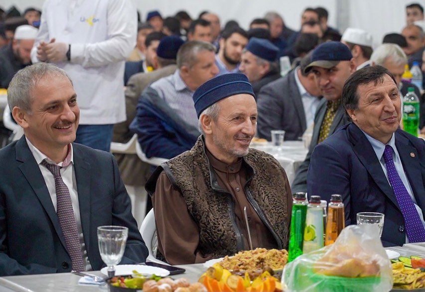 Директор МК им. Башларова  приняла участие в коллективном ифтаре.