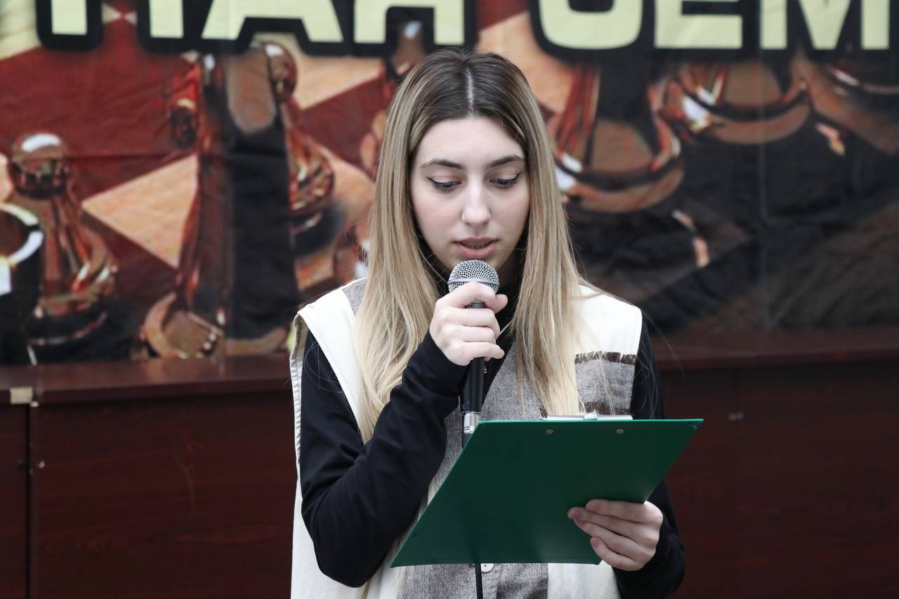 «Доброволец года».