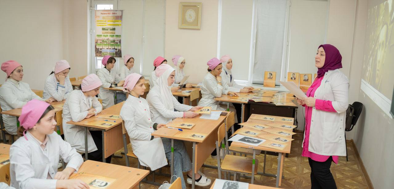 «Героев помним имена…»