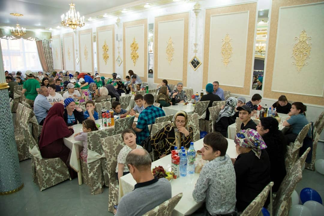 Ифтар для детей с ограниченными возможностями, сирот и малоимущих семей.