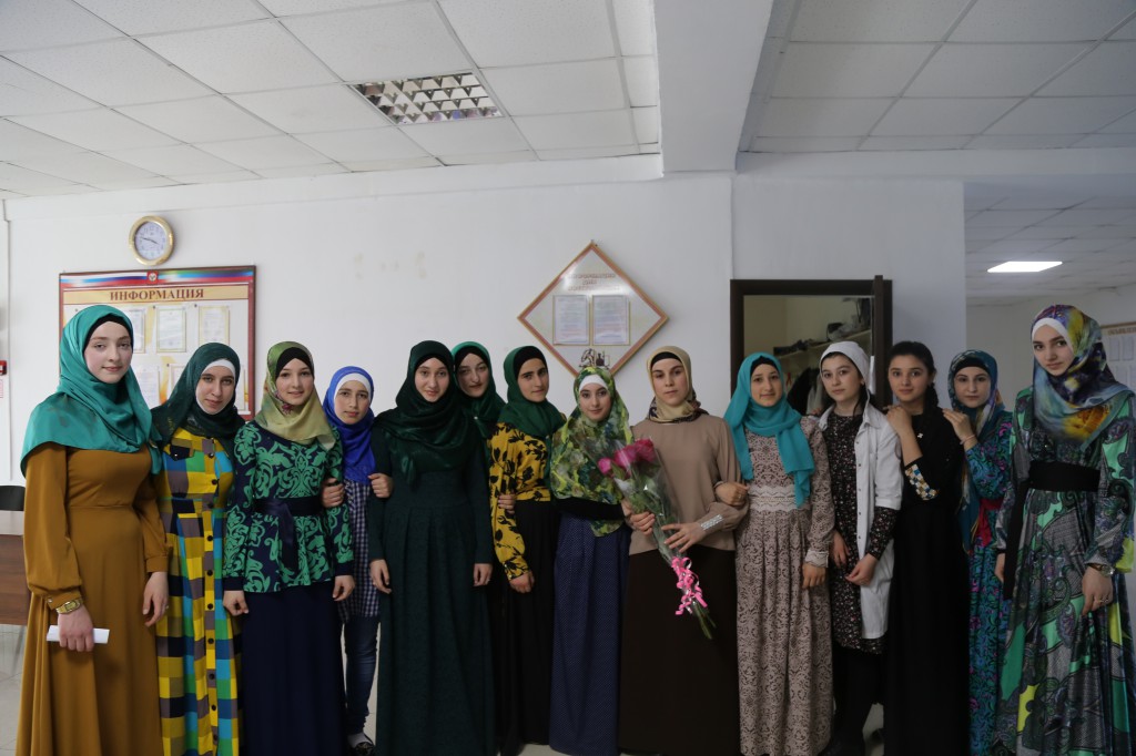 Открытый урок на тему «Путешествие по основам Ислама» провели студенты первого курса.