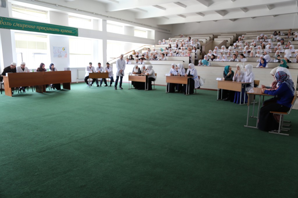 Третий этап конкурса по жизнеописанию Пророка Мухаммада (да благословит его Аллах и да приветствует) прошел в Медицинском колледже имени Башларова. Уч...