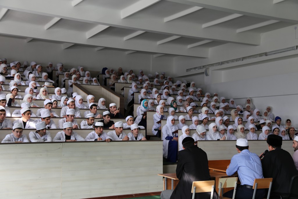 В Медицинском колледже имени Башларова прошла встреча студентов с муфтием Иркутской области Фарид хазрат Мингалеевым