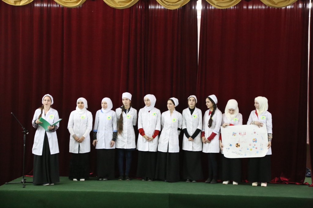 Студенты 1 курса Медицинского колледжа имени Башларова провели КВН на тему «Химия важная часть жизни»