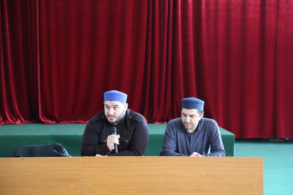 В Медицинском колледже имени Башларова прошла встреча студентов с руководителем отдела просвещения Муфтията РД Идрисом Асадулаевым