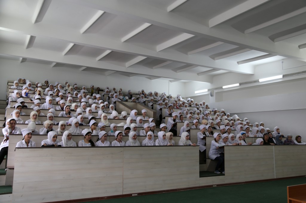 В Медицинском колледже имени Башларова прошла встреча студенток с представительницами отдела просвещения Муфтията РД, темой беседы стала «Страшная кра...