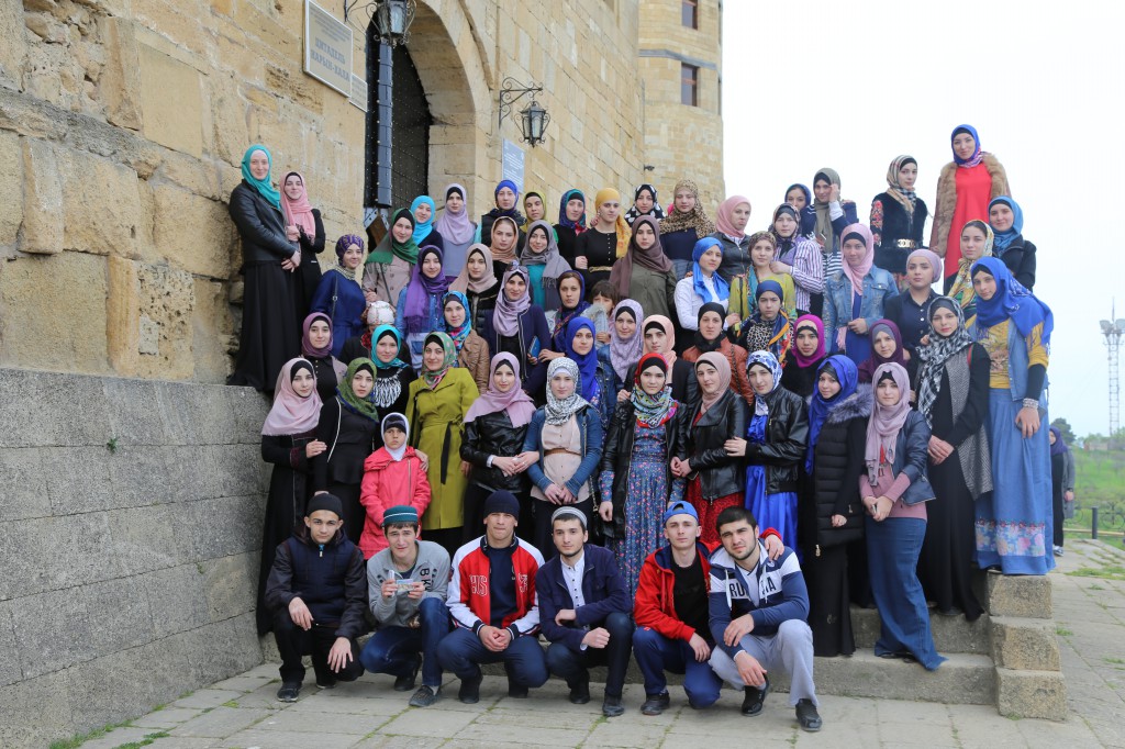 В воскресенье 17.04.2016 г., студенты 3 курса под руководством преподавателей и директора побывали в Дербенте