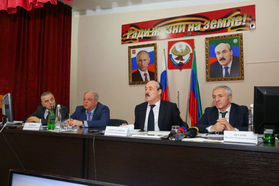 Директор Медицинского колледжа имени Башларова приняла участие в встрече директоров колледжей республики с главой РД Рамазаном Абдулатиповым