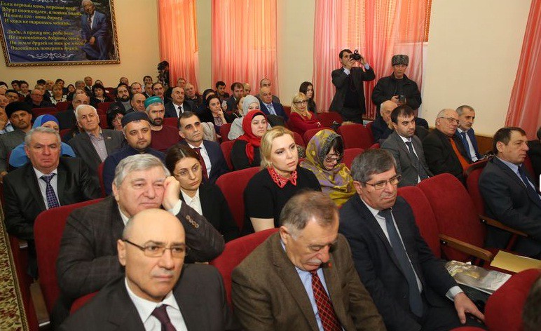 Директор Медицинского колледжа имени Башларова приняла участие в встрече директоров колледжей республики с главой РД Рамазаном Абдулатиповым