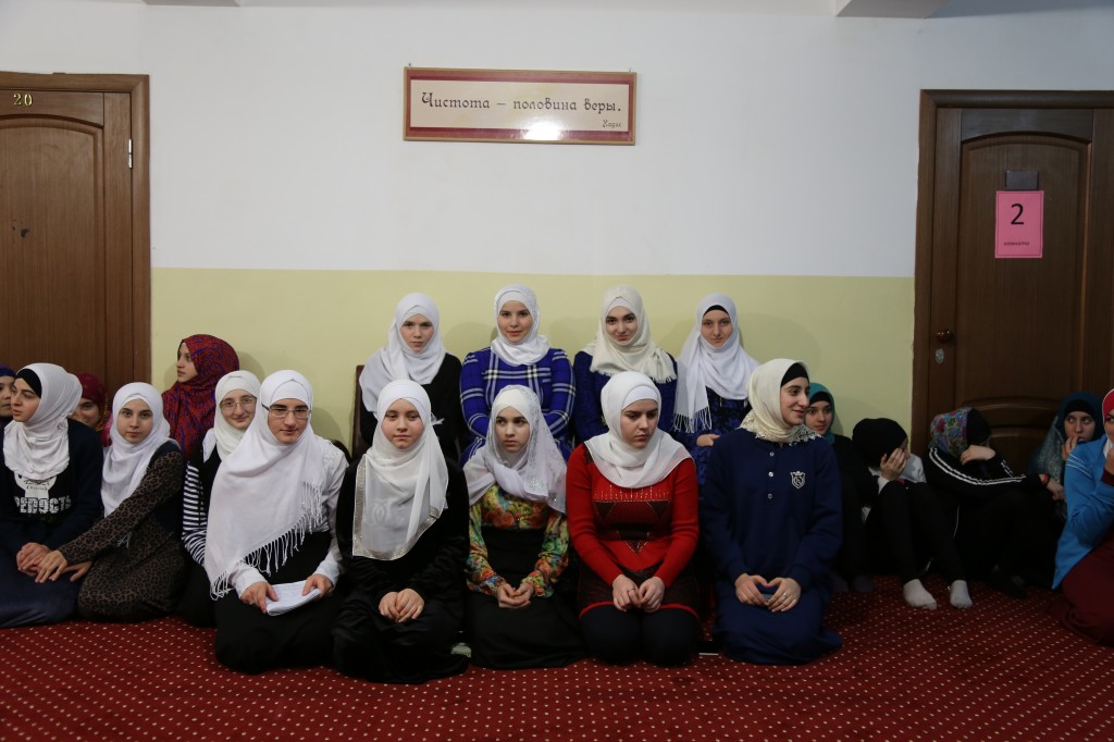 Студенты Медицинского колледжа имени Башларова, проживающие в общежитие, провели мавлид посвященный месяцу РабРаби-уль-авваль