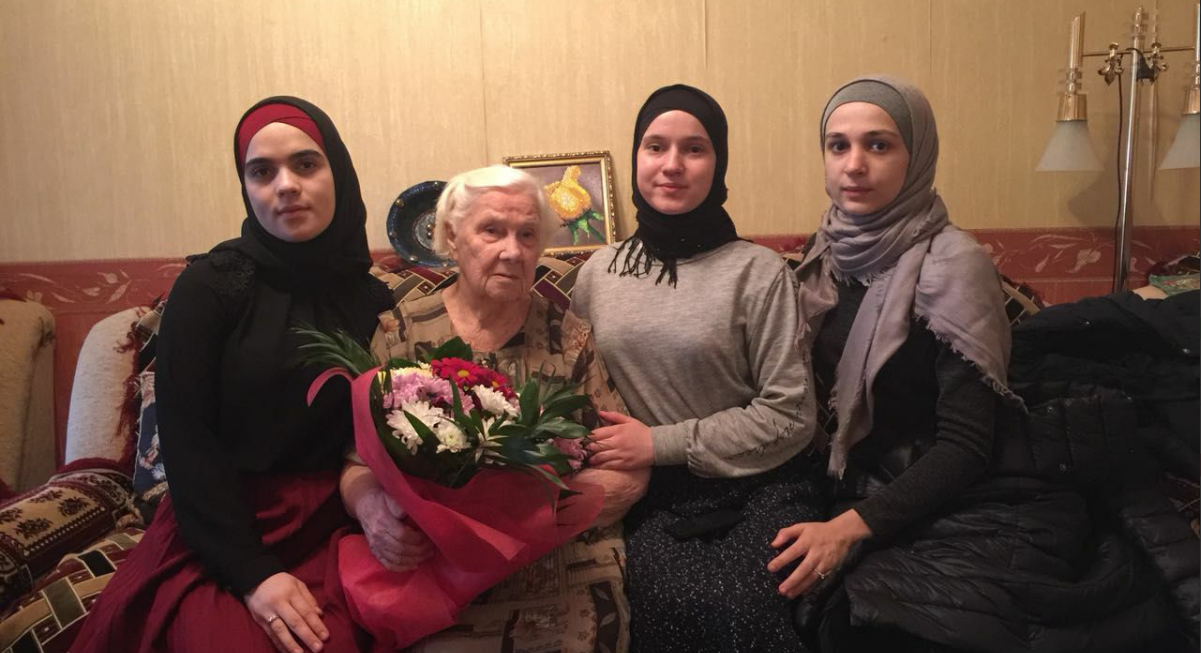 Студенты МК им. Башларова поздравили ветеранов ВОВ с 23 февраля.