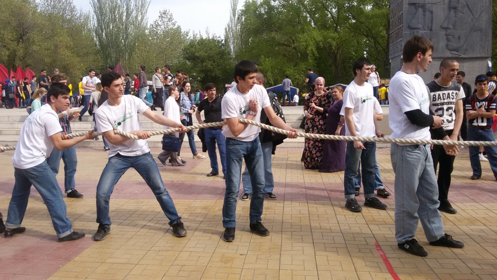 Общегородскую акцию «Молодежь против террора и экстремизма», посвященную Международному дню солидарности молодежи