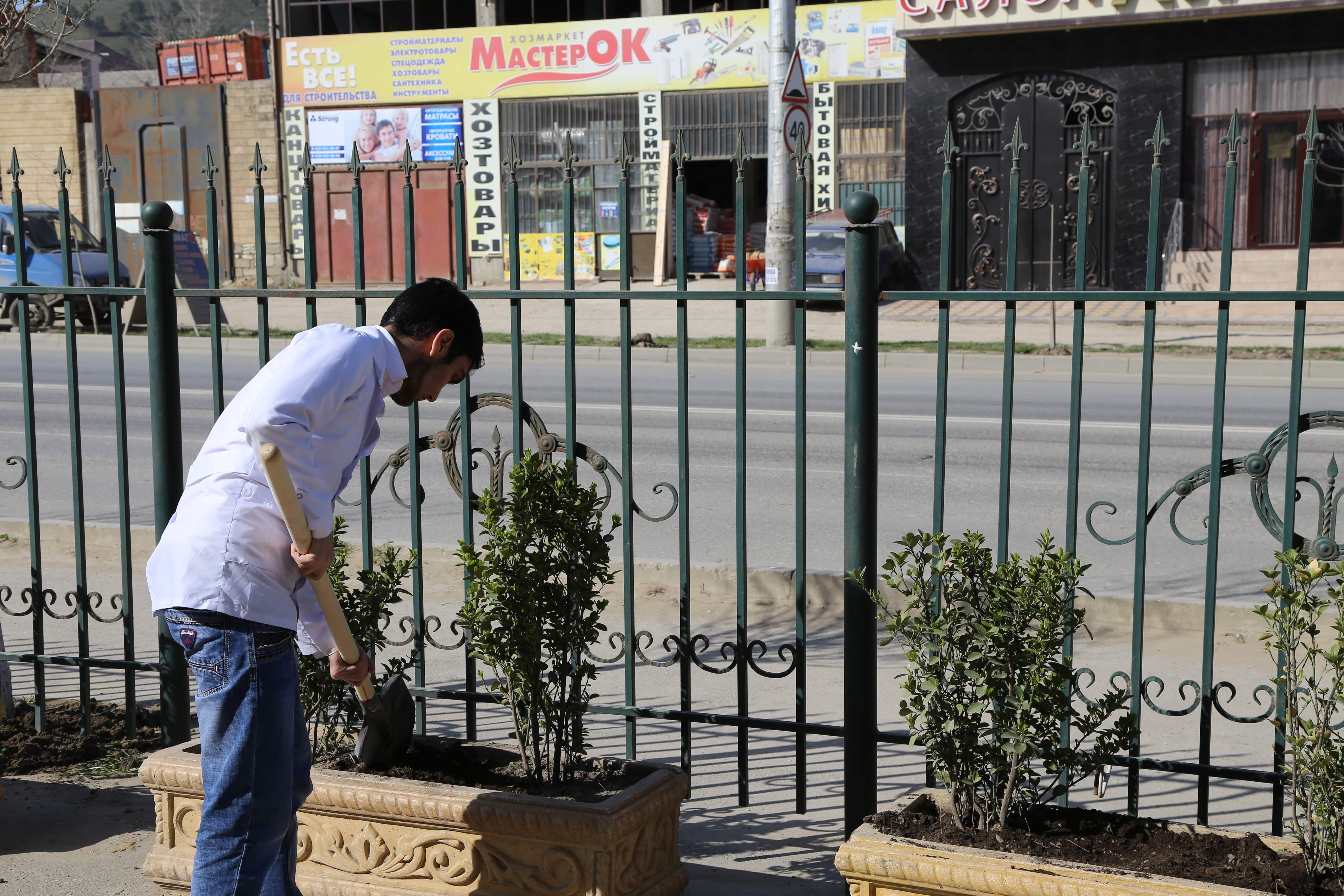 26 марта работники и студенты Медицинского колледжа имени Башларова приняли участие в общегородском субботнике, инициированном администрацией города М...