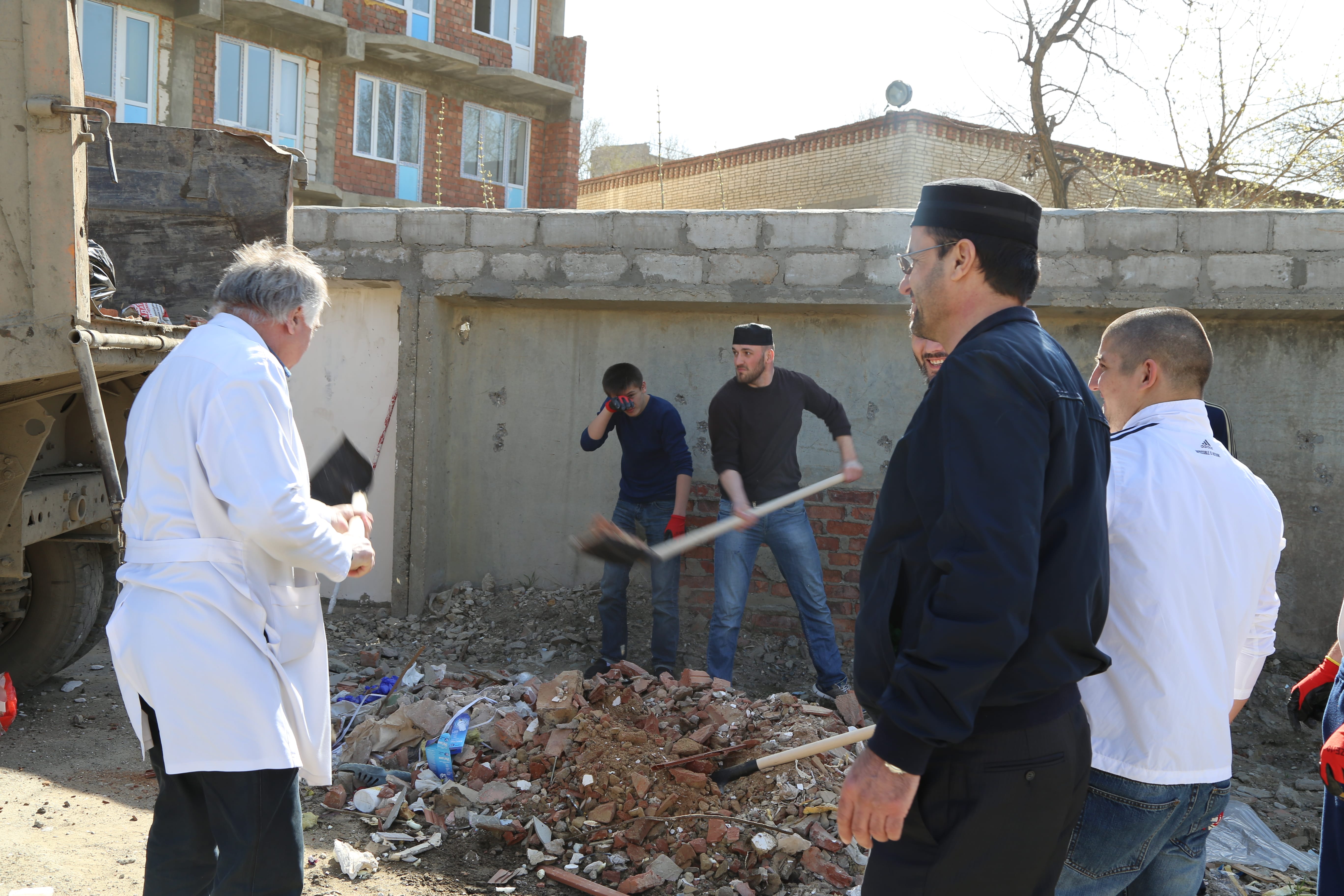 26 марта работники и студенты Медицинского колледжа имени Башларова приняли участие в общегородском субботнике, инициированном администрацией города М...