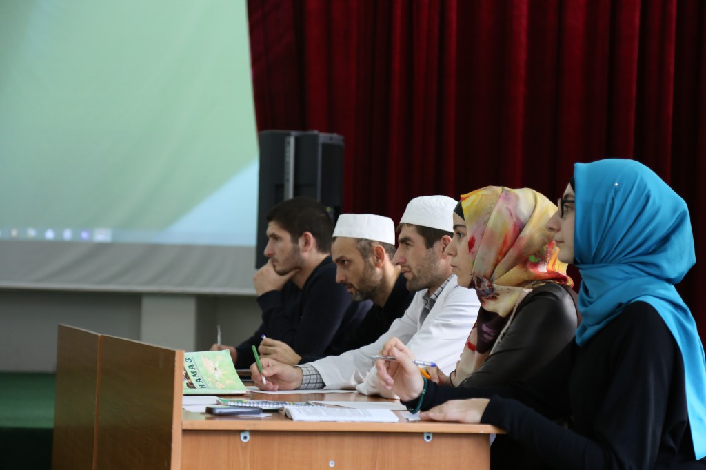 В медицинском колледже имени Башларова прошел конкурс на лучшее знание омовения и намаза среди групп 1 курса