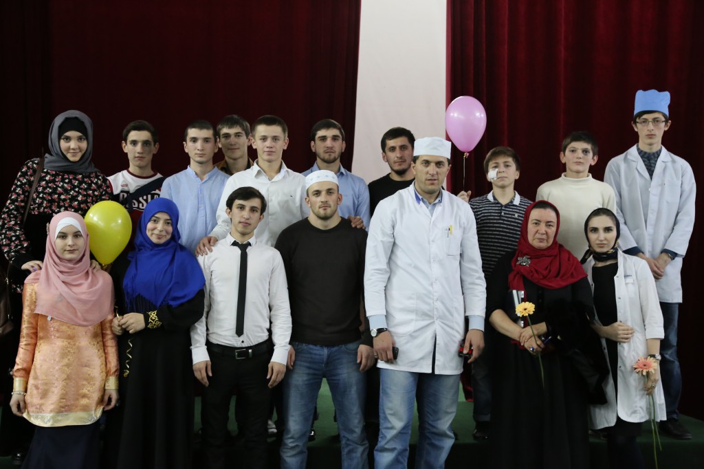 Студенты медицинского колледжа имени Башларова провели мероприятие посвященное Дню матери