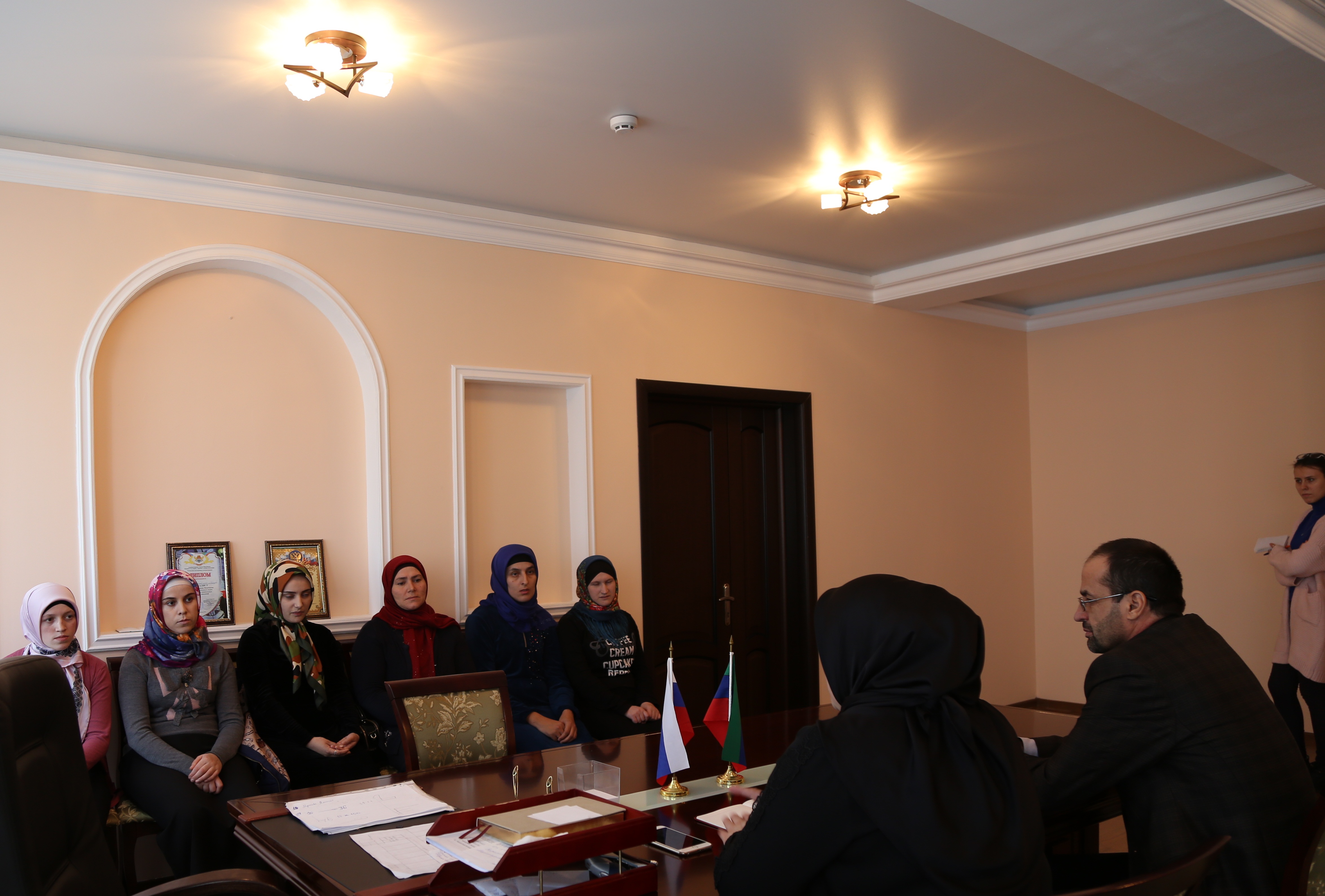 Нарушения распорядка и внутренние проблемы общежития