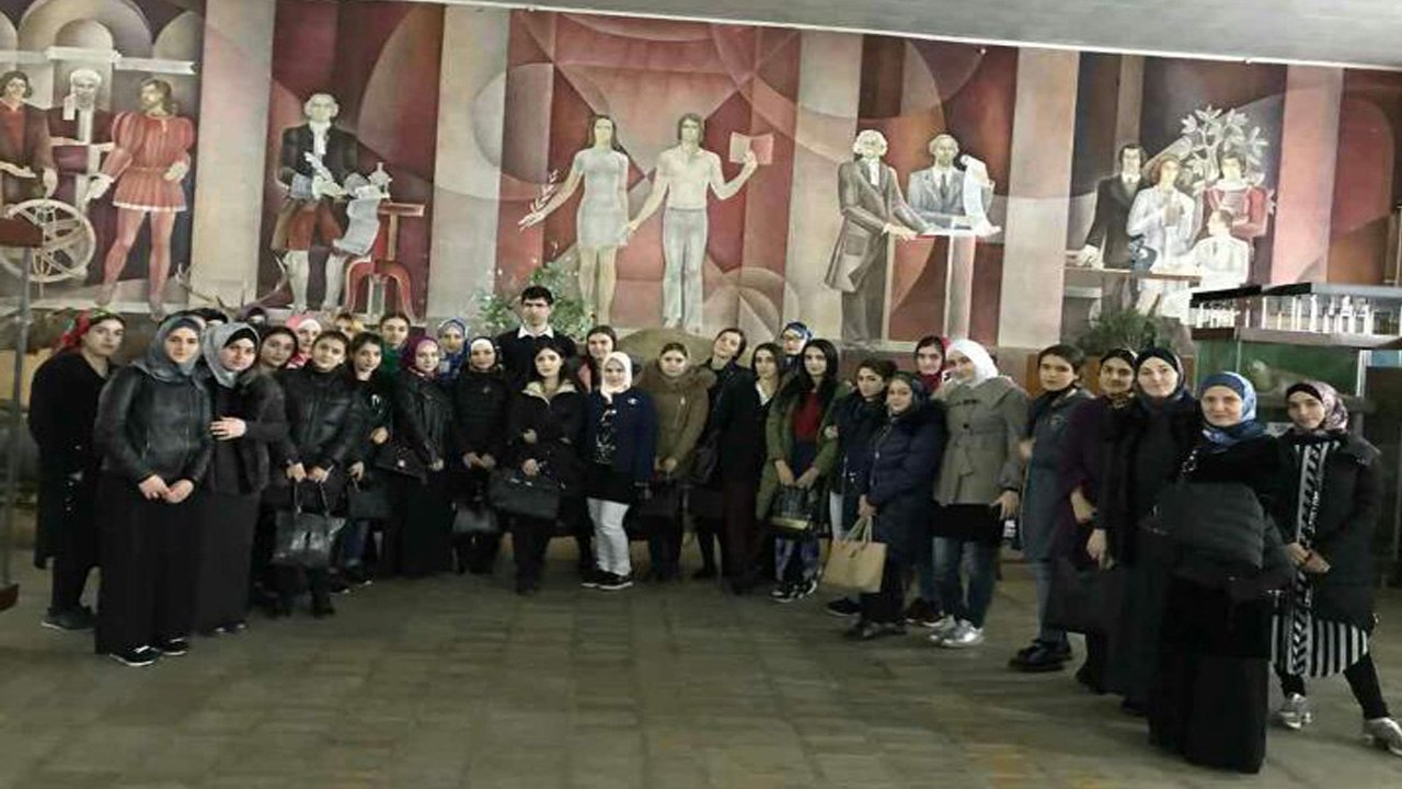 Башларовцы в зоологическом музее