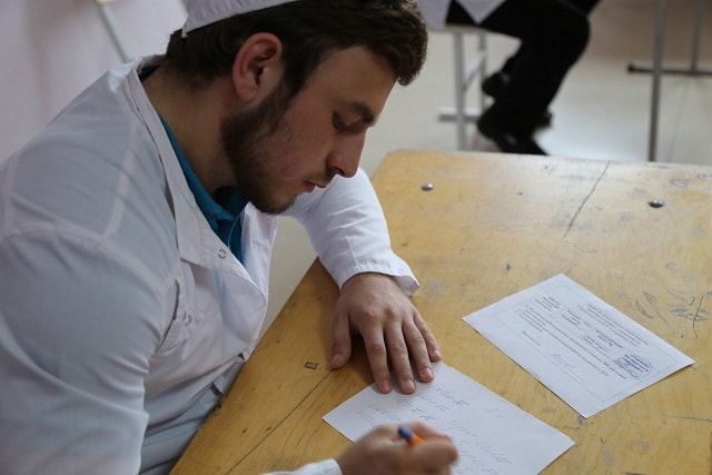 У учащихся выпускного курса началась защита преддипломной практики