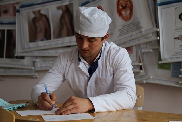 У учащихся выпускного курса началась защита преддипломной практики