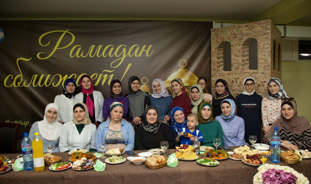 Коллективный ифтар в МК им. Башларова