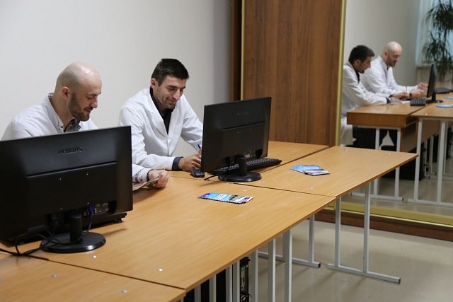 Приемная комиссия открывает свои двери