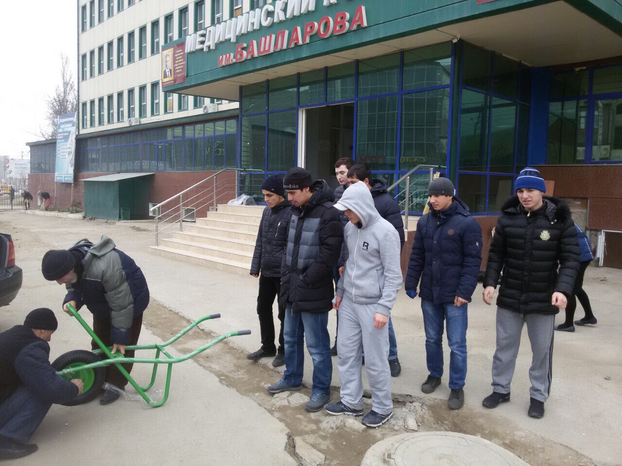 Студенты медицинского колледжа имени Башларова приняли участие в республиканском субботнике