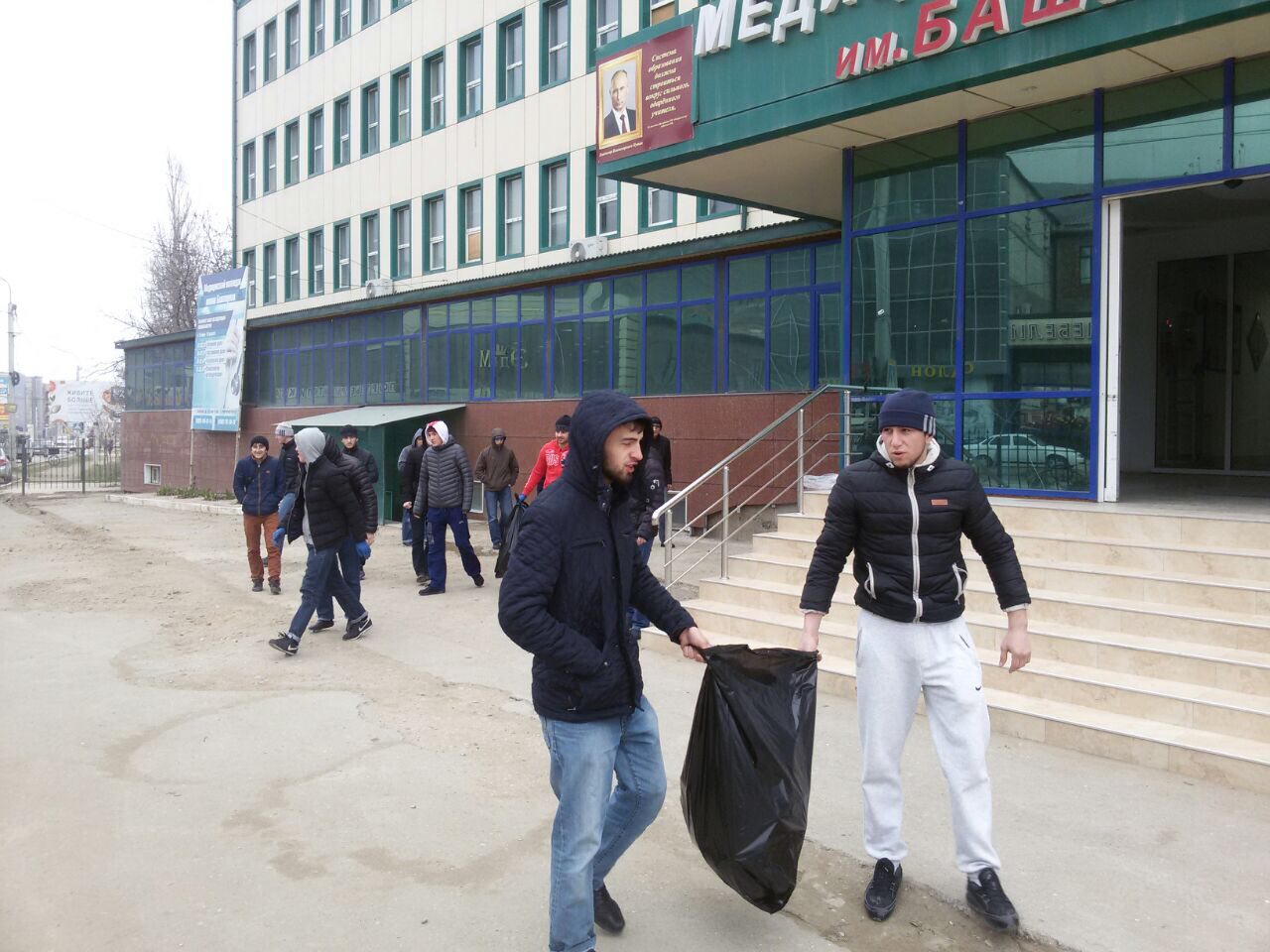 Студенты медицинского колледжа имени Башларова приняли участие в республиканском субботнике