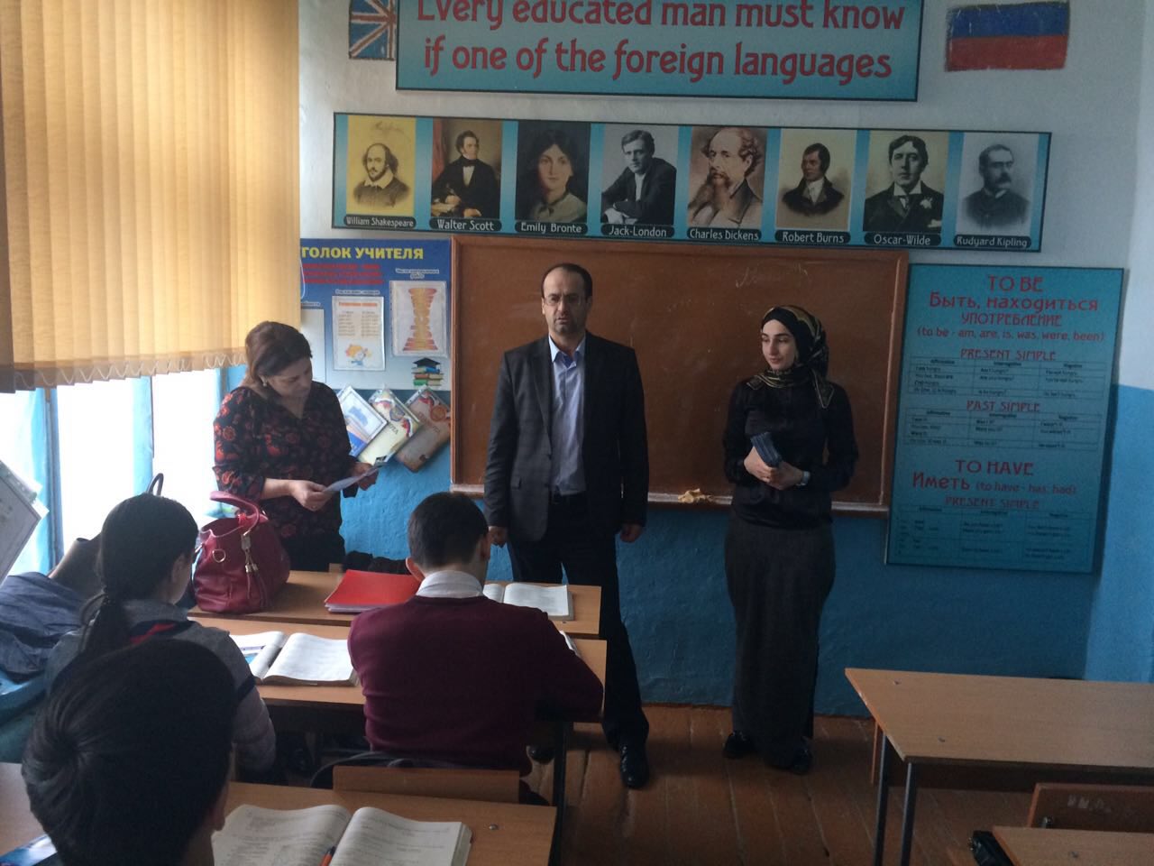 Хасавюртовские школы встречают администрацию колледжа имени Башларова