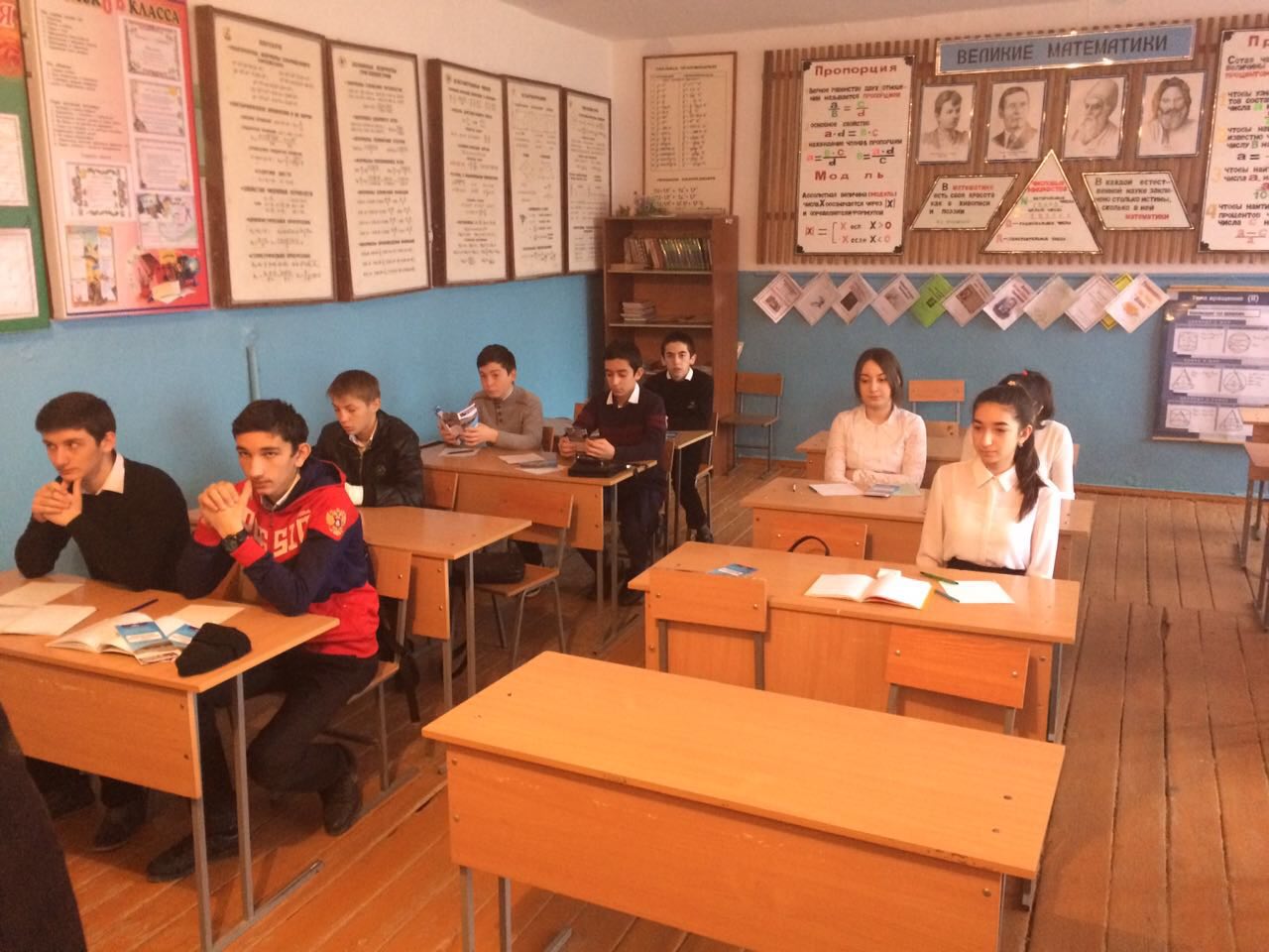 Хасавюртовские школы встречают администрацию колледжа имени Башларова