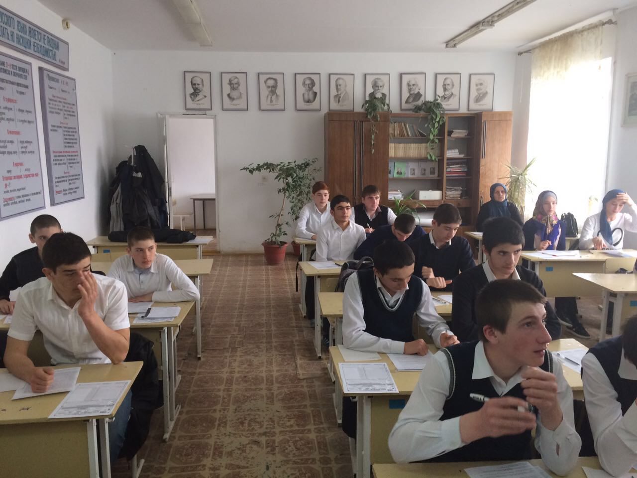 Хасавюртовские школы встречают администрацию колледжа имени Башларова