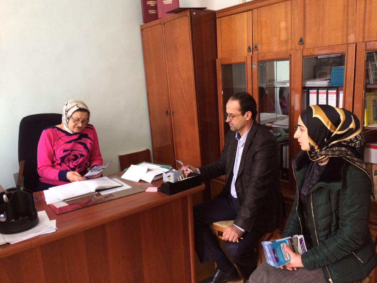 Хасавюртовские школы встречают администрацию колледжа имени Башларова