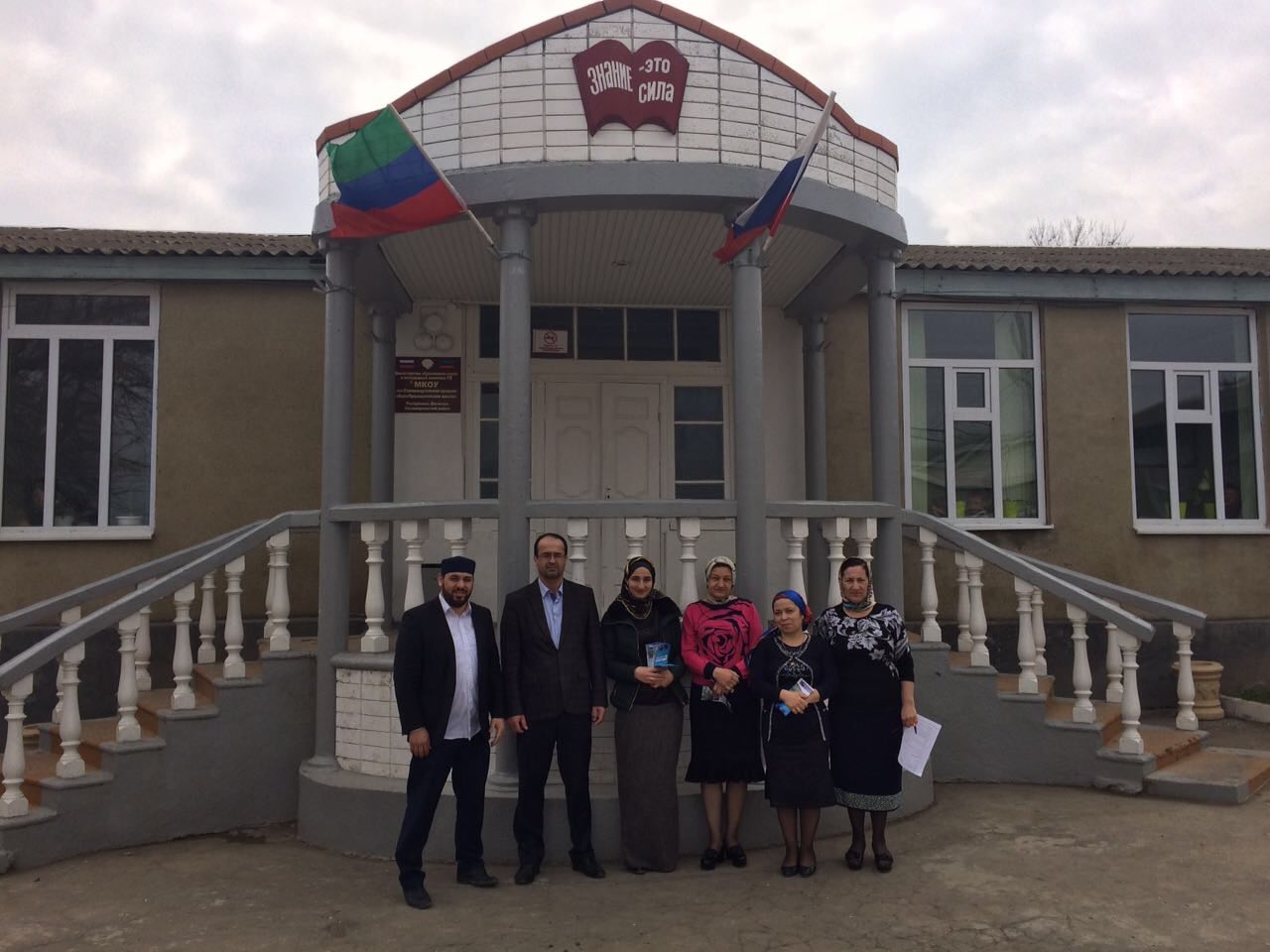 Хасавюртовские школы встречают администрацию колледжа имени Башларова