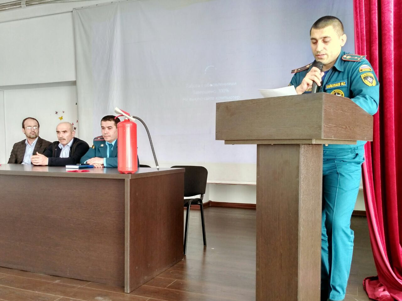 Работник управления МЧС рассказали студентам о пожарной безопасности