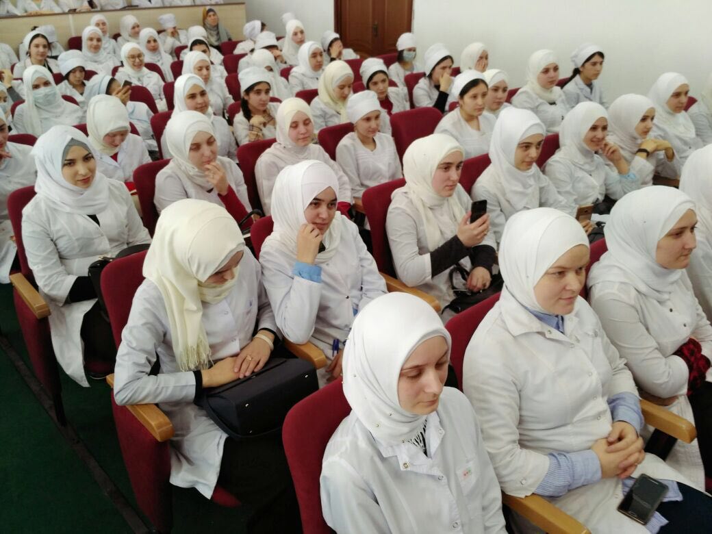 Сегодня в актовом зале колледжа прошла встреча студентов с Шамилем Алиевым