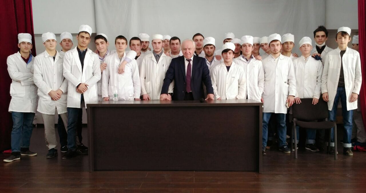 Сегодня в актовом зале колледжа прошла встреча студентов с Шамилем Алиевым