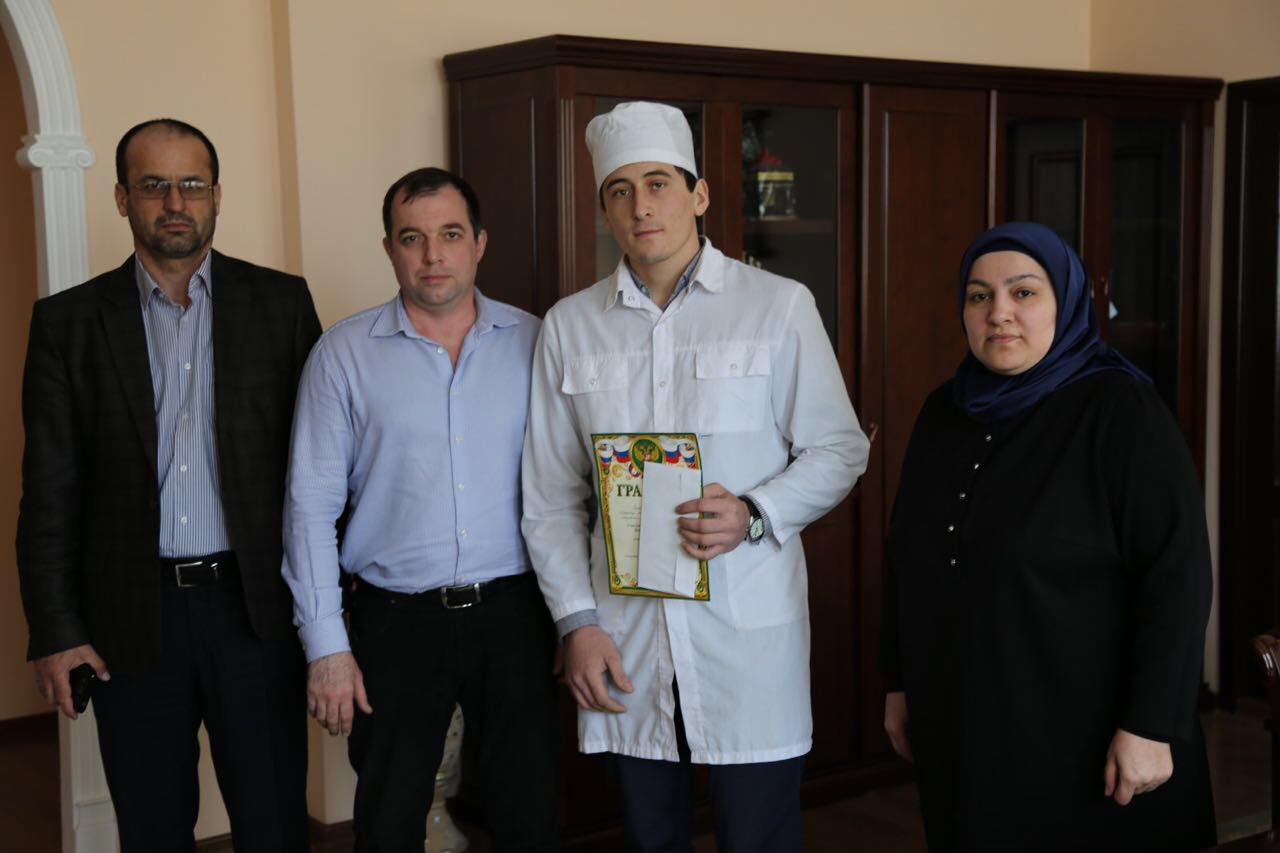 Победителя олимпиады наградили в родном колледже