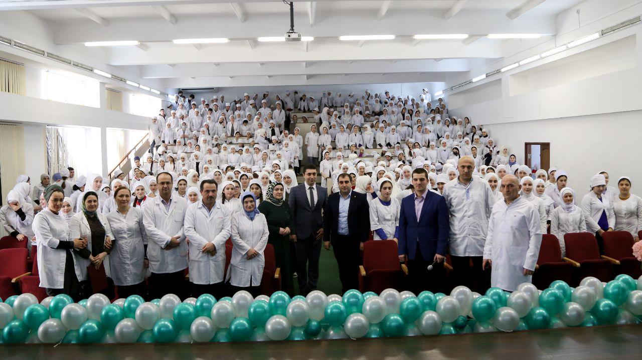 Встреча Министра по делам молодежи РД со студентами МК им.Башларова.