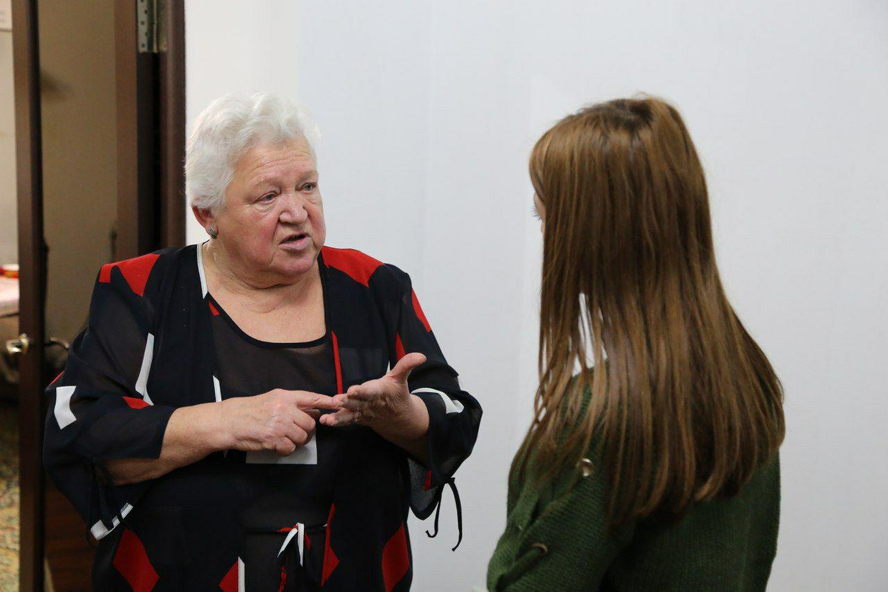 В рамках акции " Помним сердцем" , студенты МК им. Башларова посетили ветерана ВОВ 