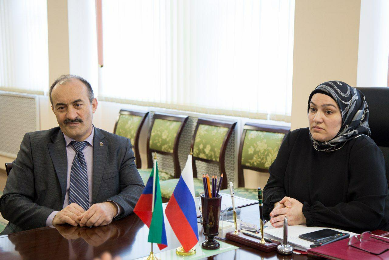 В МК им. Башларова прошла встреча студентов с представителями Ленинской администрации г. Махачкалы