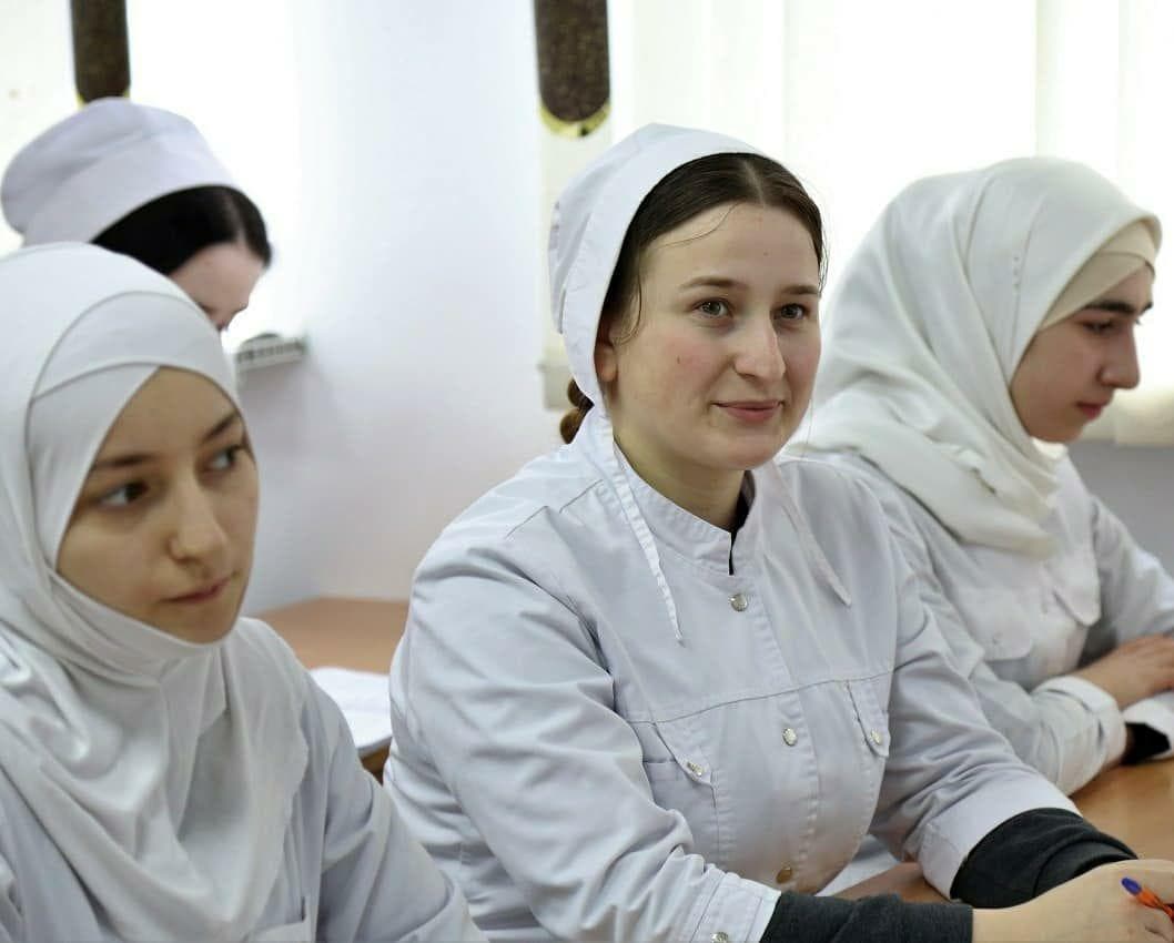 После праздничных выходных студенты МКиБ приступили к учебе