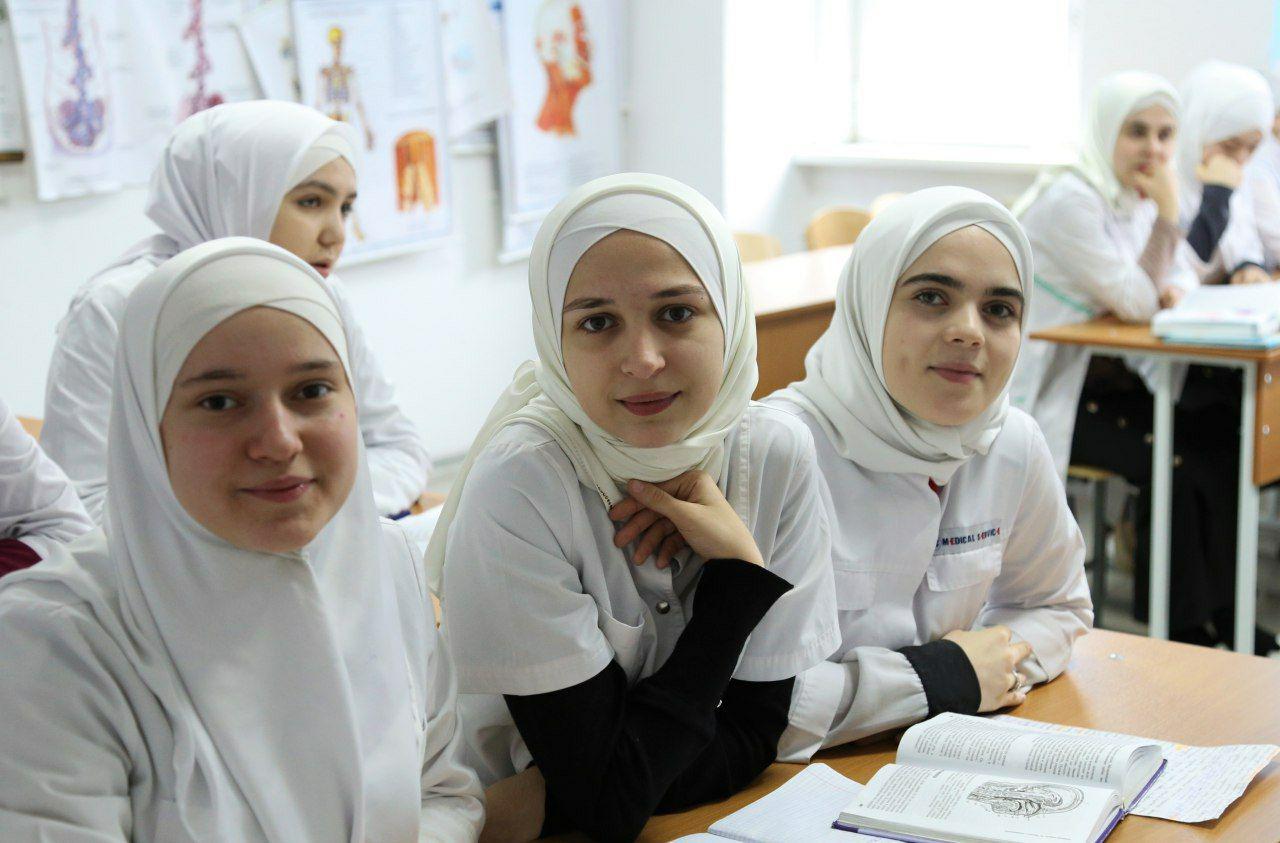 После праздничных выходных студенты МКиБ приступили к учебе