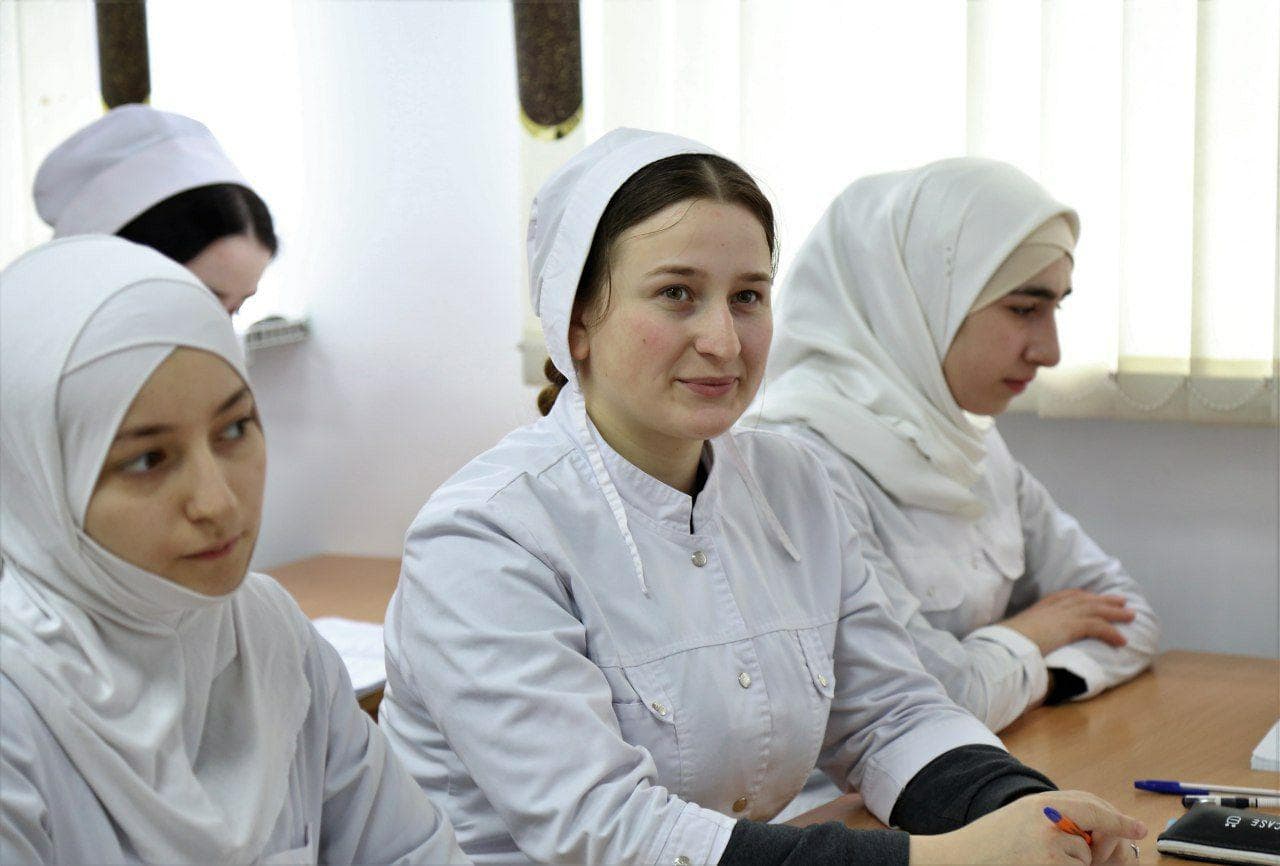 После праздничных выходных студенты МКиБ приступили к учебе