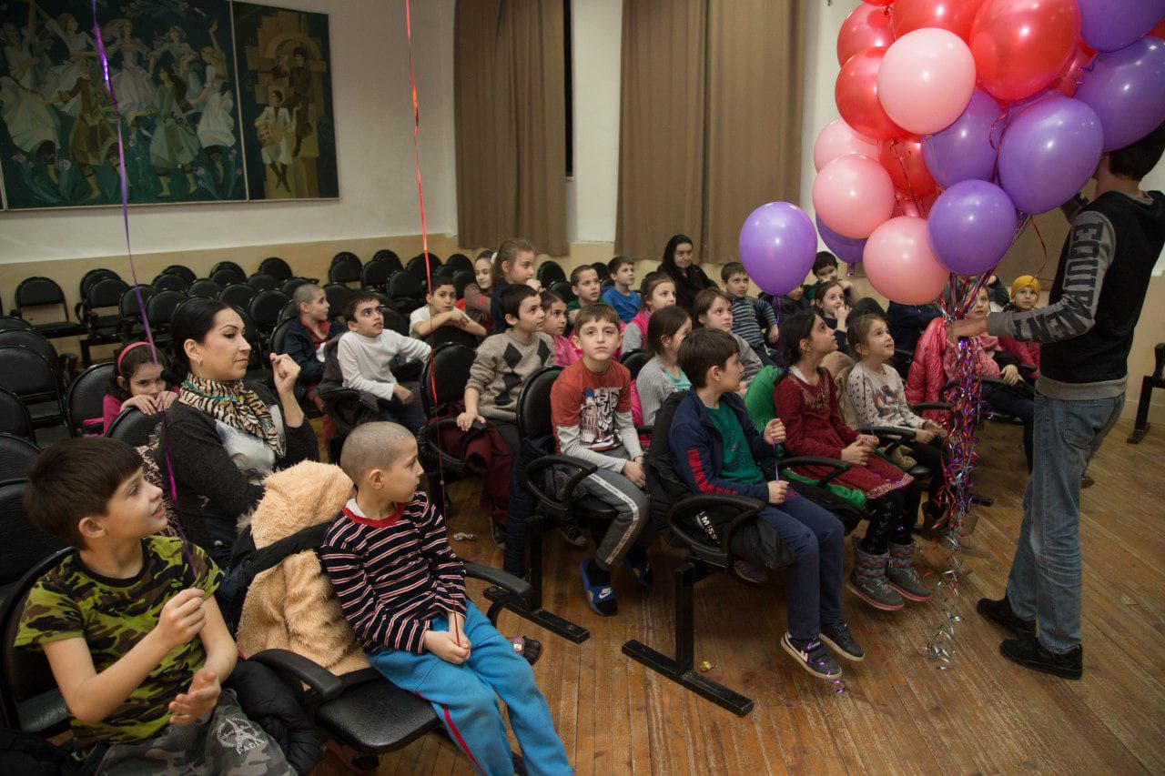 Студенты МК им. Башларова посетили школу- интернат для сирот.