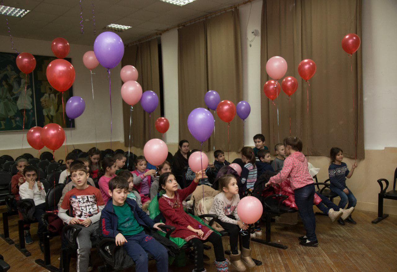Студенты МК им. Башларова посетили школу- интернат для сирот.